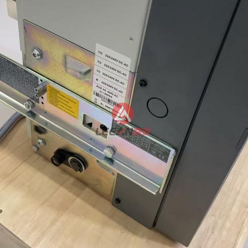 ABB SACE Emax E2 Circuit Breaker E2N-20 2000A Voltage 220-240V DC-AC Customized Automatic Type New 