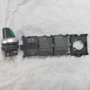 Eaton M22 Series Selector Switch M22-WRLK3-G Pushbutton 3-Way with Lamp and Auxiliary 24VDC New