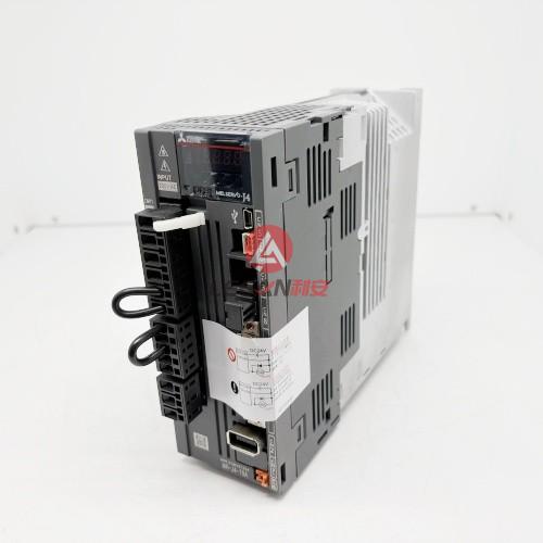 Mitsubishi Electric MR-J4 Servo Amplifier MR-J4-70A Industrial Servomotor Drive 3PH 750W AC200-240V New 