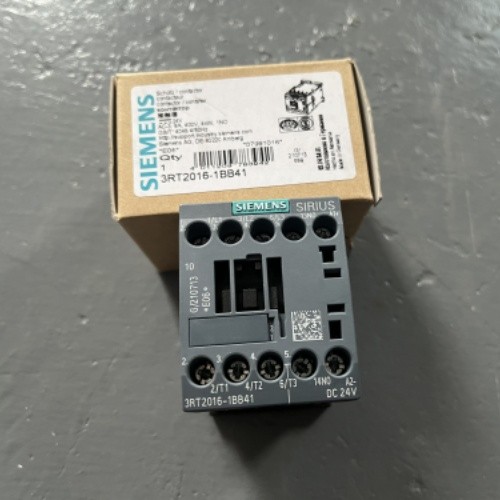 SIEMENS 3-Pole Power Contactor 3RT2016-1BB41 Auxiliary Contacts 1NO Size S00 Screw Terminal 4KW AC3.9A 24V