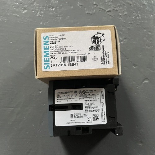 SIEMENS 3-Pole Power Contactor 3RT2016-1BB41 Auxiliary Contacts 1NO Size S00 Screw Terminal 4KW AC3.9A 24V