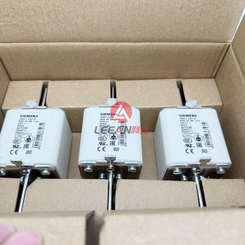 SIEMENS SITOR Fuse Link 3NE3340-8 Semiconductor with Slotted Blade Contacts 900A 690V New