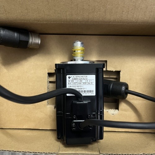 Yaskawa Electric Industrial 200W AC Servo Motor SGMAH-02A1A21D Rated Speed 3000RPM 200V 2.1A New