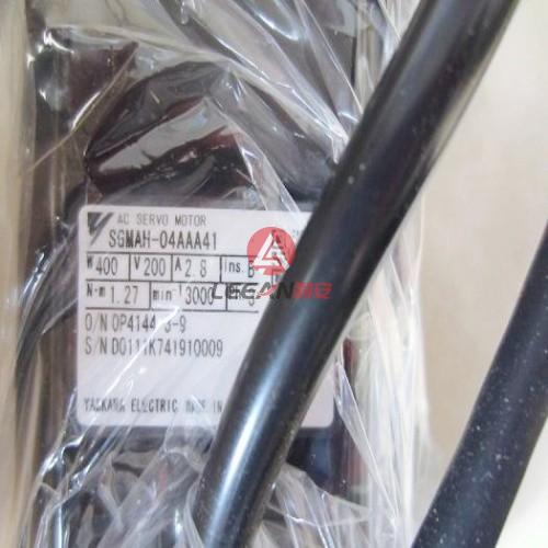 Yaskawa AC Servo Motor SGMAH-04AAA41 Industrial 400W Servomotor 200V 2.8A 3000RPM New