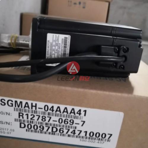 Yaskawa AC Servo Motor SGMAH-04AAA41 Industrial 400W Servomotor 200V 2.8A 3000RPM New
