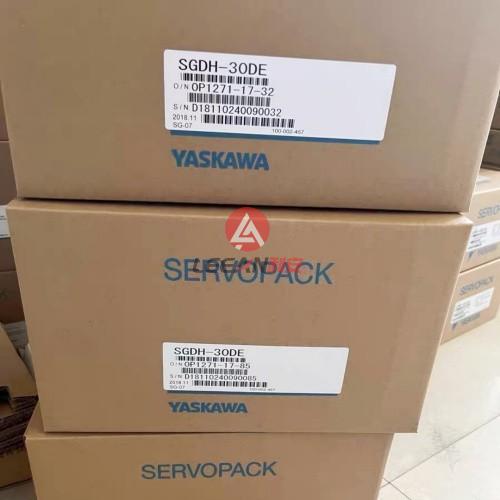 Yaskawa Industrial 3KW Three Phase Servo Drive SGDH-30DE Servomotor Driver New